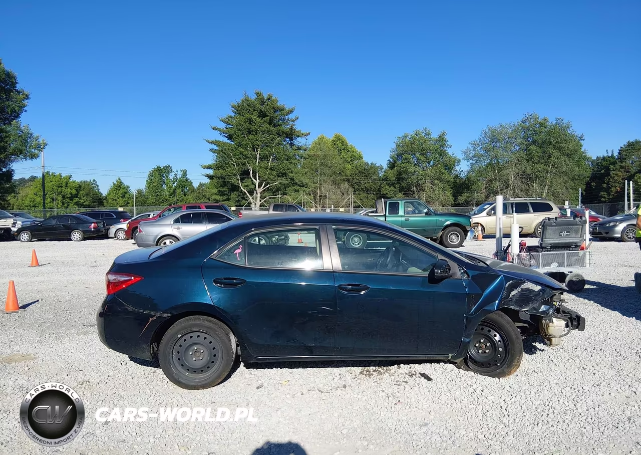 2018 Toyota Corolla Le VIN:2T1BURHE6JC002988 - 13