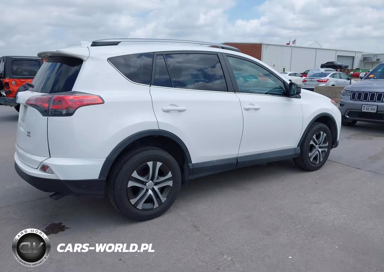2018 Toyota Rav4 Le VIN:2T3BFREV8JW740960 - 4