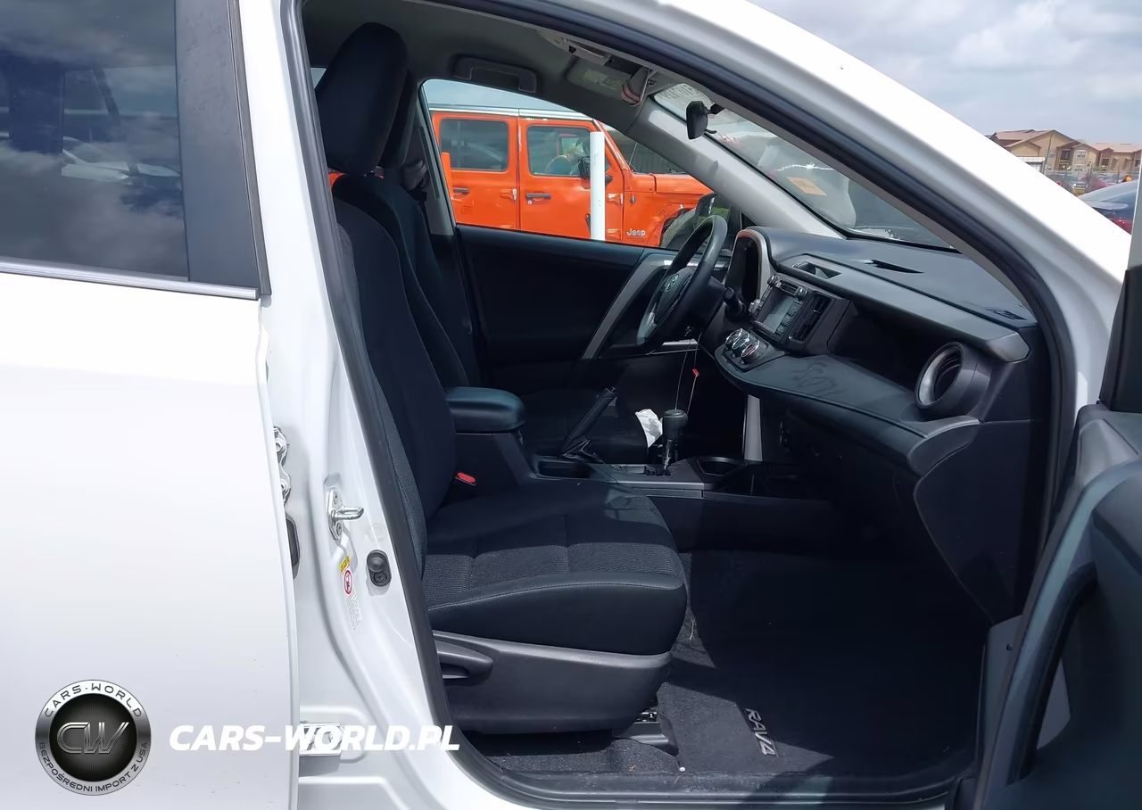 2018 Toyota Rav4 Le VIN:2T3BFREV8JW740960 - 5