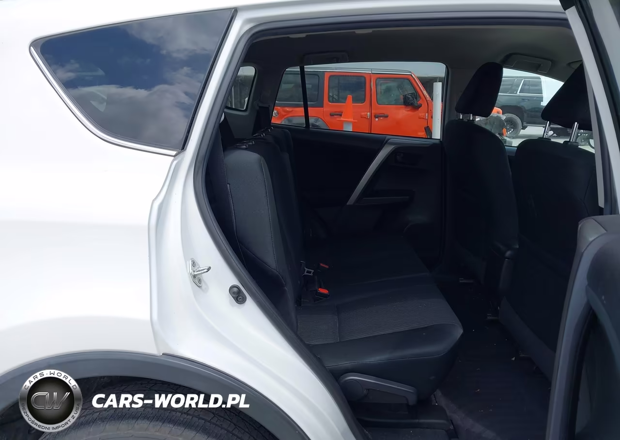 2018 Toyota Rav4 Le VIN:2T3BFREV8JW740960 - 8