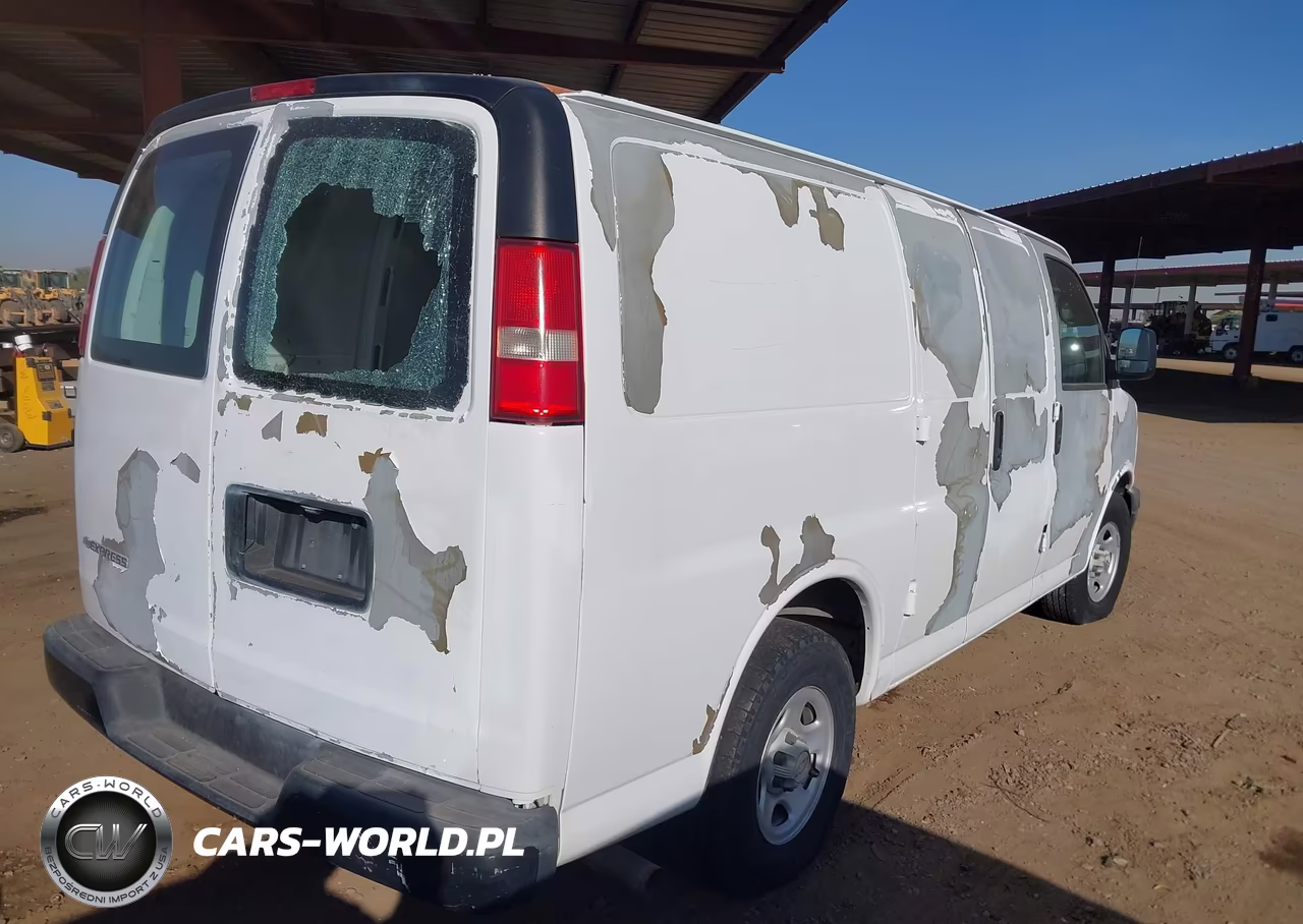 2008 Chevrolet Express Work Van VIN:1GCFG15X481188321 - 4