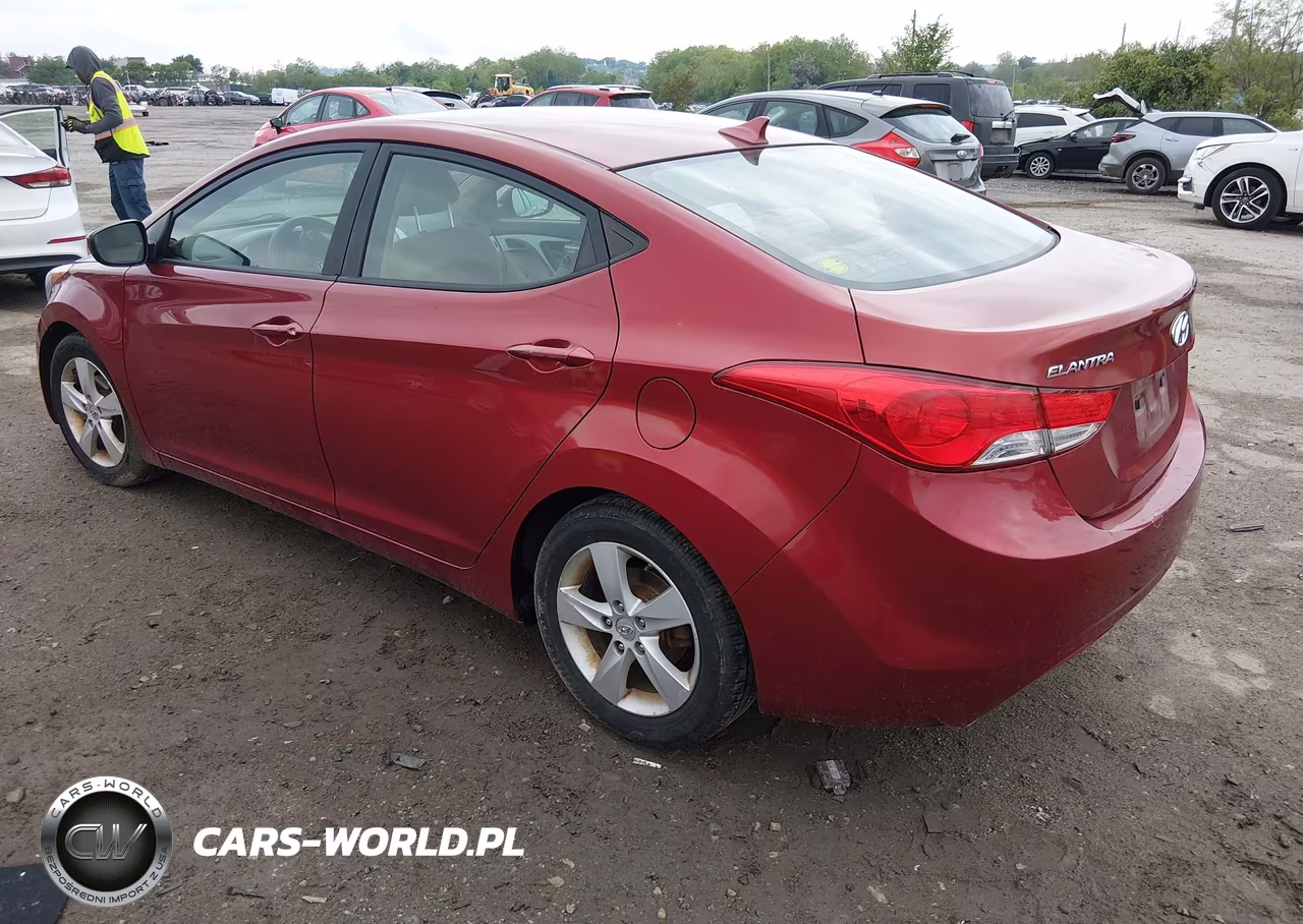 2013 Hyundai Elantra Gls VIN:5NPDH4AE2DH240767 - 3