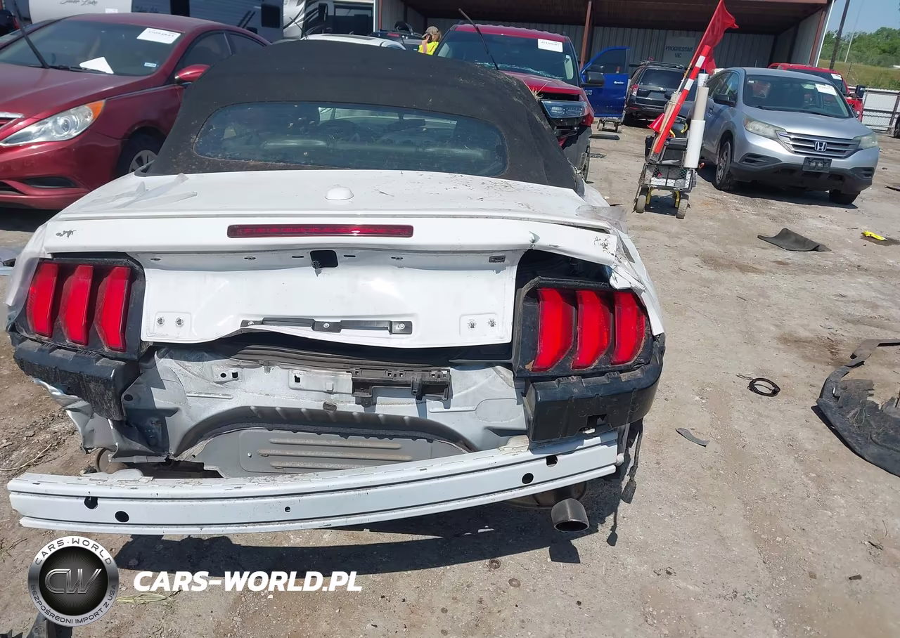 2020 Ford Mustang Ecoboost Premium VIN:1FATP8UH8L5113604 - 16