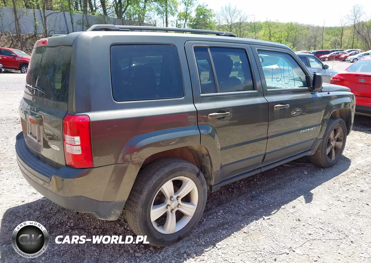 2015 Jeep Patriot Latitude VIN:1C4NJRFB0FD169078 - 4