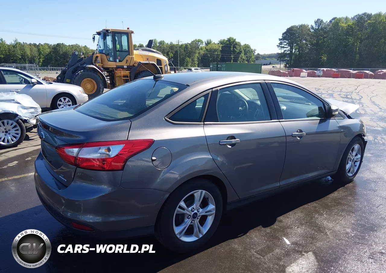 2014 Ford Focus Se VIN:1FADP3F26EL234081 - 4