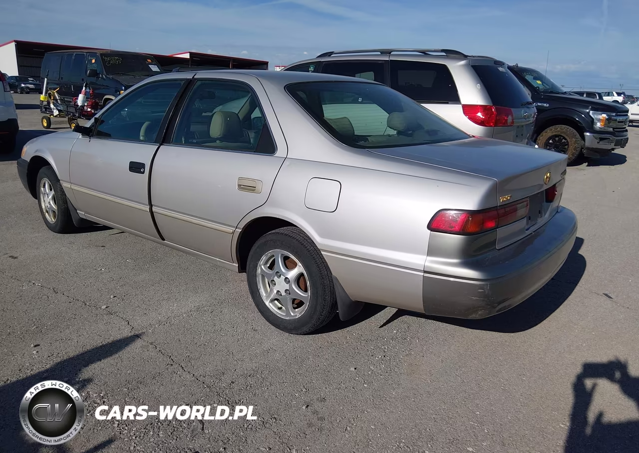 1998 Toyota Camry Le VIN:4T1BG22K3WU285028 - 3