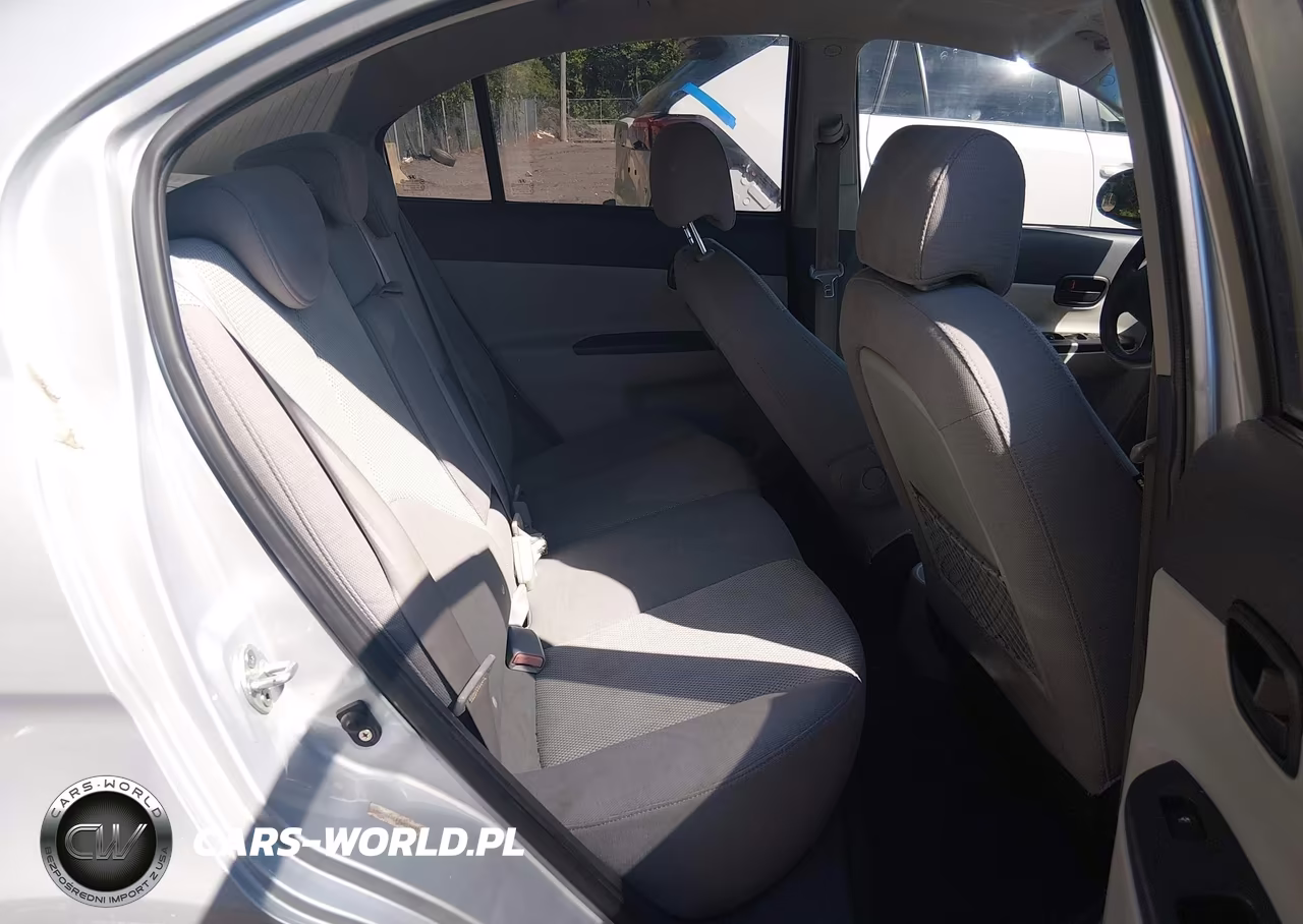 2009 Hyundai Accent Gls VIN:KMHCN46C69U355585 - 8
