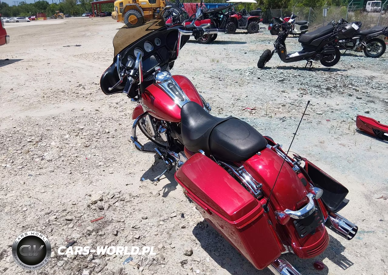 2018 Harley-Davidson Flhx Street Glide VIN:1HD1KBC15JB617350 - 3