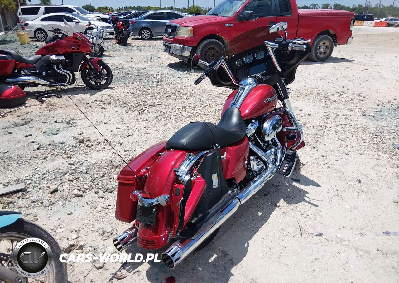 2018 Harley-Davidson Flhx Street Glide VIN:1HD1KBC15JB617350 - 4