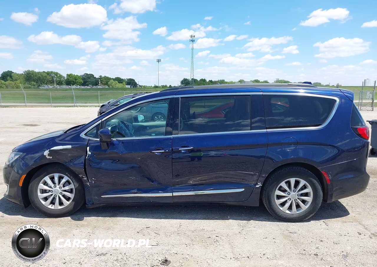 2017 Chrysler Pacifica Touring-L VIN:2C4RC1BG2HR538330 - 14