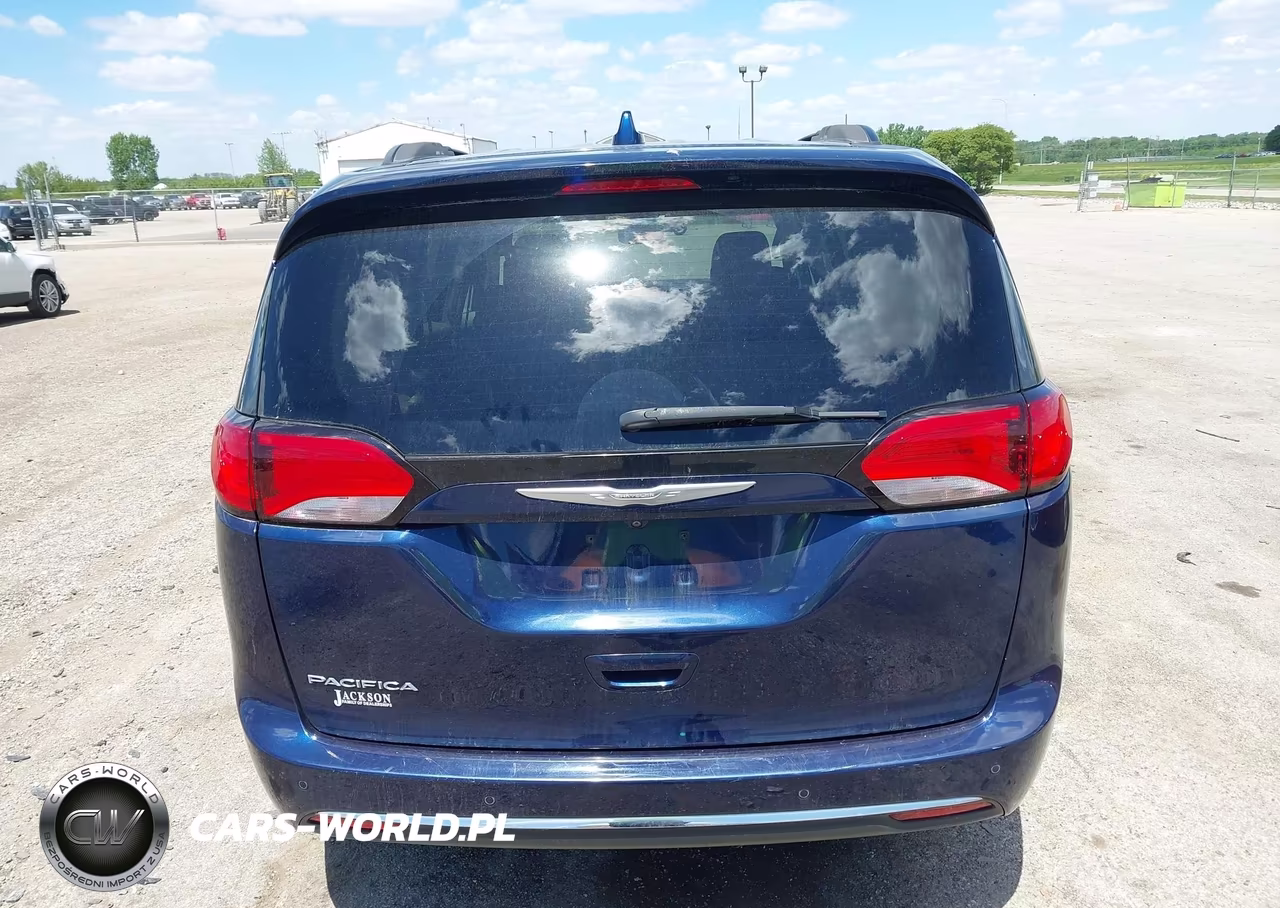 2017 Chrysler Pacifica Touring-L VIN:2C4RC1BG2HR538330 - 16