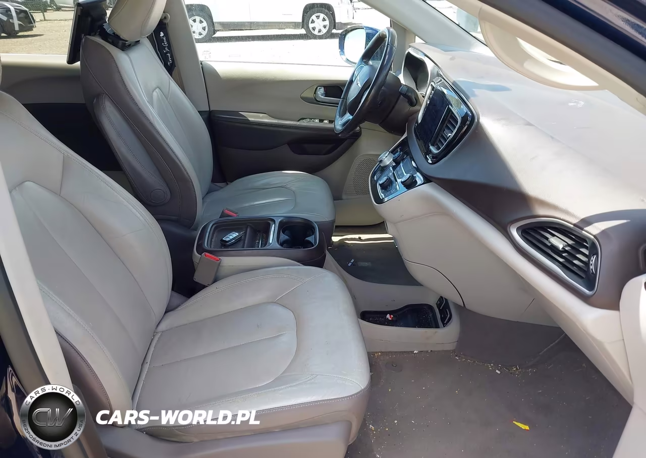 2017 Chrysler Pacifica Touring-L VIN:2C4RC1BG2HR538330 - 5