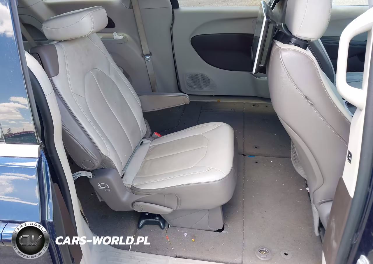 2017 Chrysler Pacifica Touring-L VIN:2C4RC1BG2HR538330 - 8