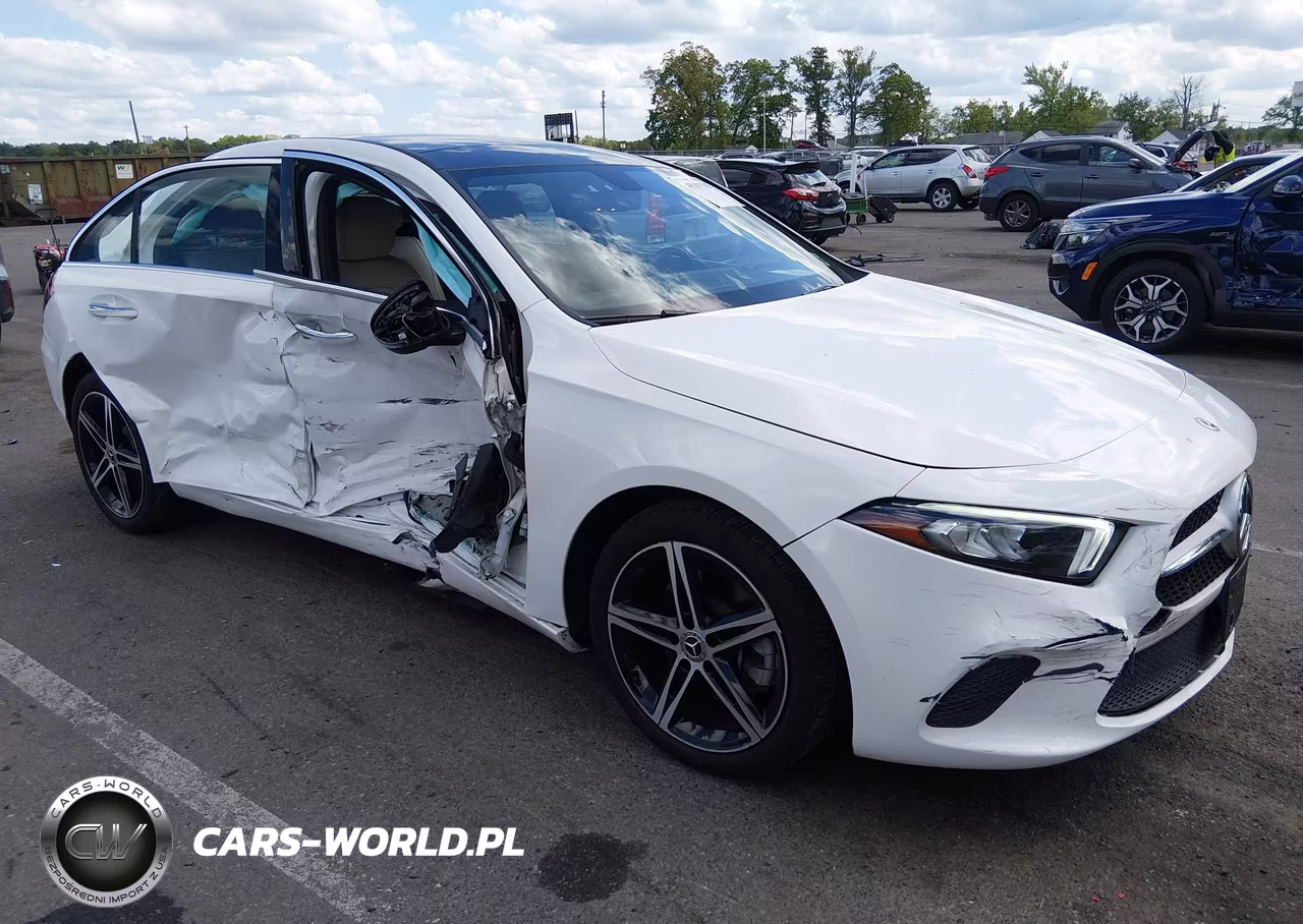 2021 Mercedes-Benz A 220 4Matic – zdjęcie 1 z 18