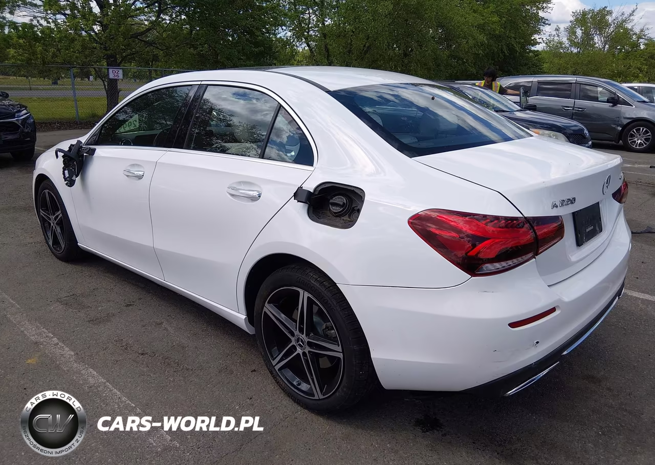 2021 Mercedes-Benz A 220 4Matic VIN:W1K3G4FB8MJ305308 - 3