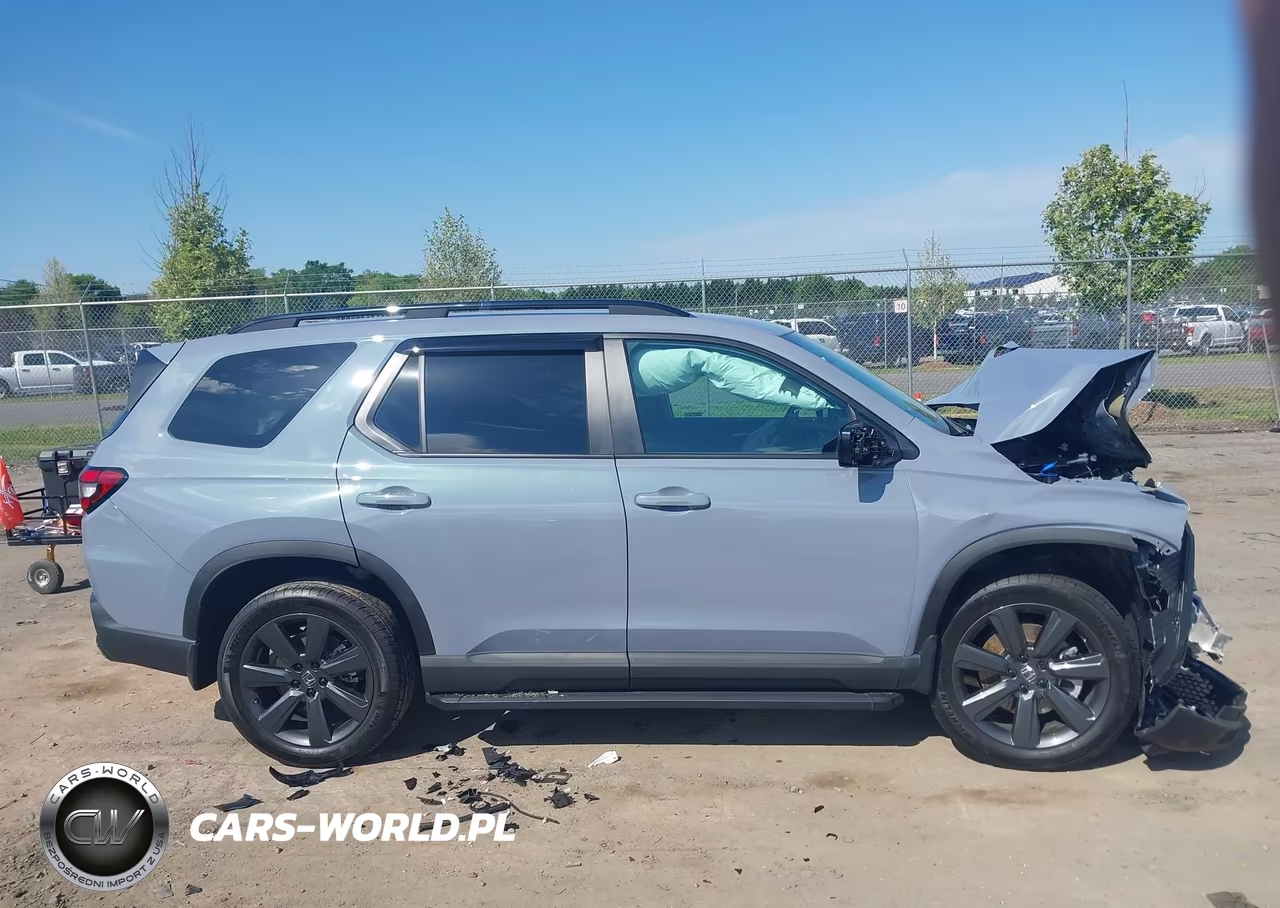 2025 Honda Pilot Sport VIN:5FNYG1H3XSB193734 - 14