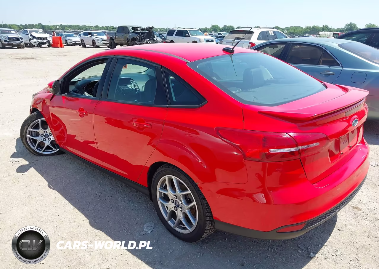2015 Ford Focus Se VIN:1FADP3F23FL283238 - 3