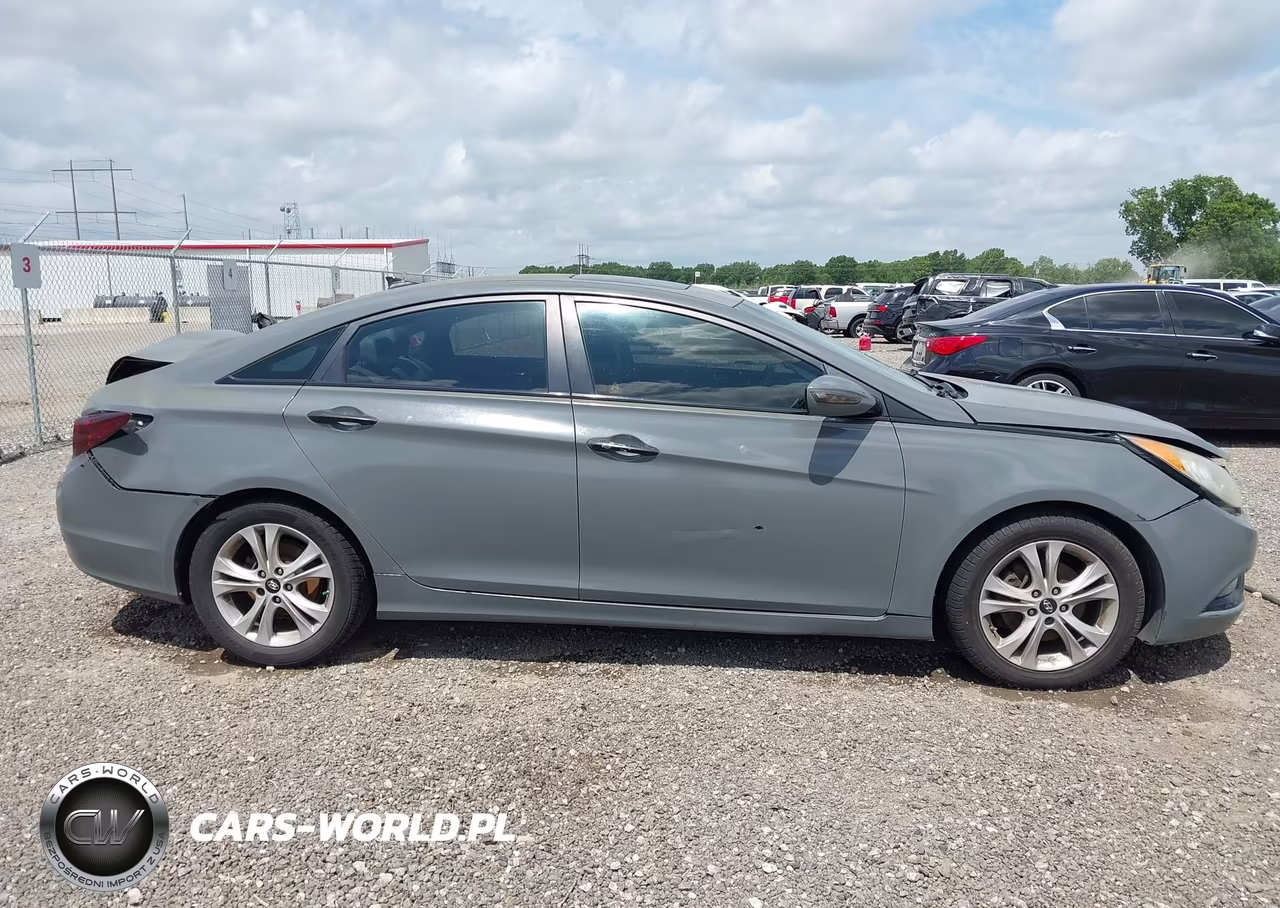 2013 Hyundai Sonata Limited VIN:5NPEC4AC2DH548779 - 13