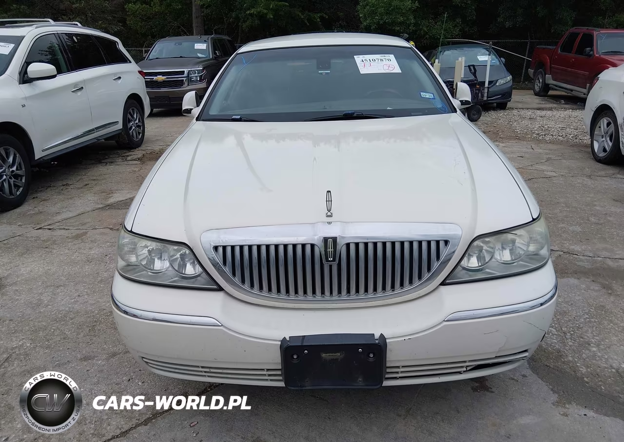 2003 Lincoln Town Car Signature VIN:1LNHM82W03Y682743 - 14