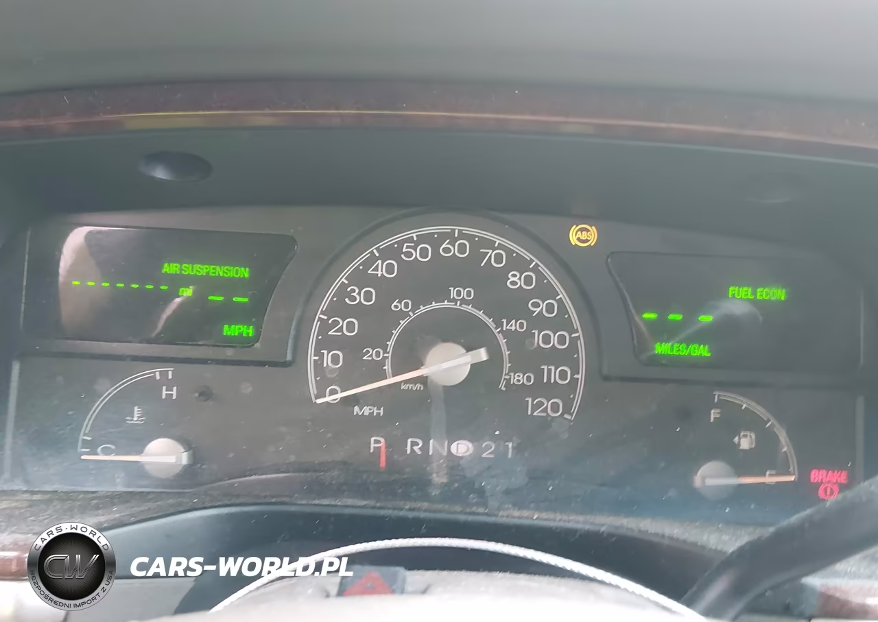2003 Lincoln Town Car Signature VIN:1LNHM82W03Y682743 - 7