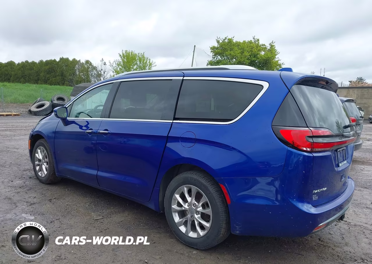 2021 Chrysler Pacifica Touring L VIN:2C4RC1BG4MR556581 - 3