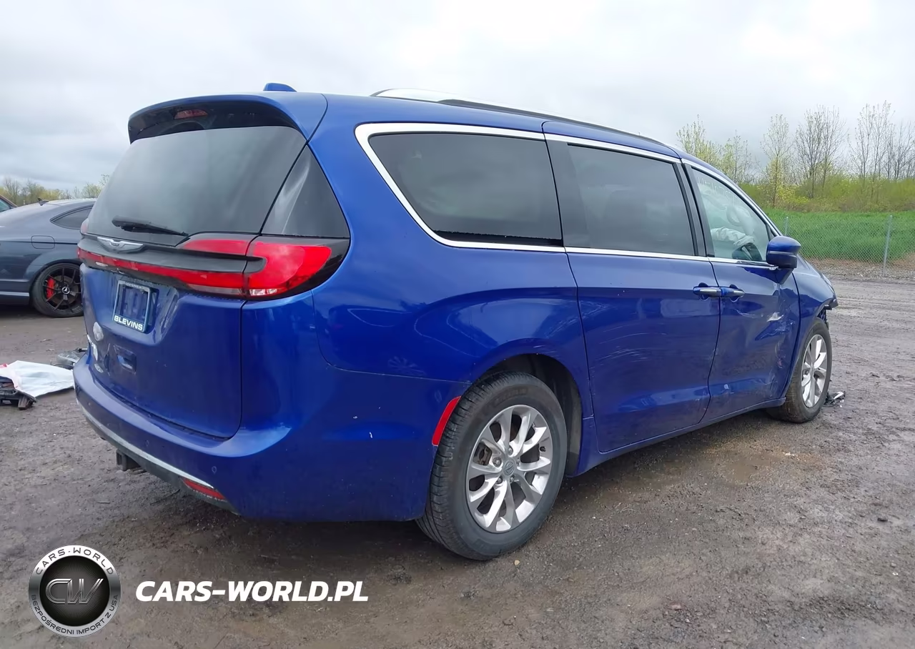 2021 Chrysler Pacifica Touring L VIN:2C4RC1BG4MR556581 - 4