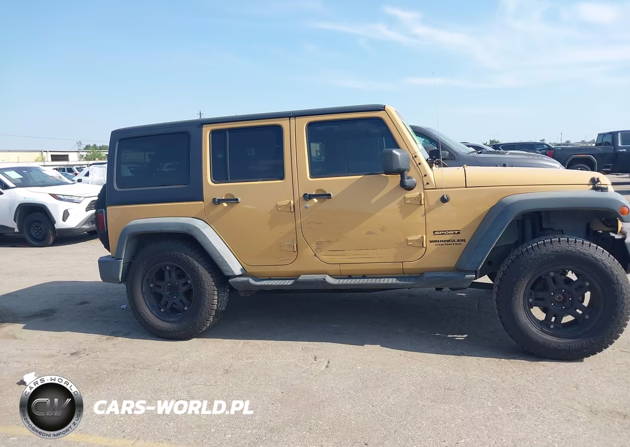 2013 Jeep Wrangler Unlimited Sport VIN:1C4HJWDG1DL699587 - 13