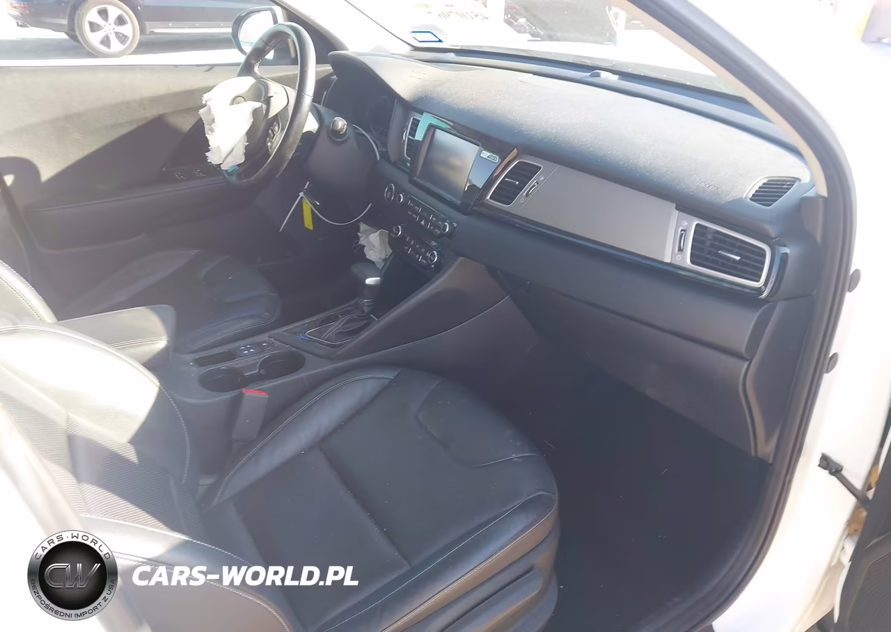 2019 Kia Niro Touring VIN:KNDCE3LC9K5216263 - 5