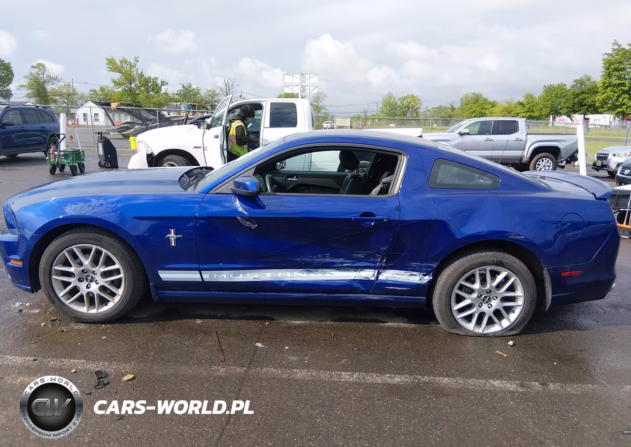 2013 Ford Mustang V6 Premium VIN:1ZVBP8AM3D5261746 - 14