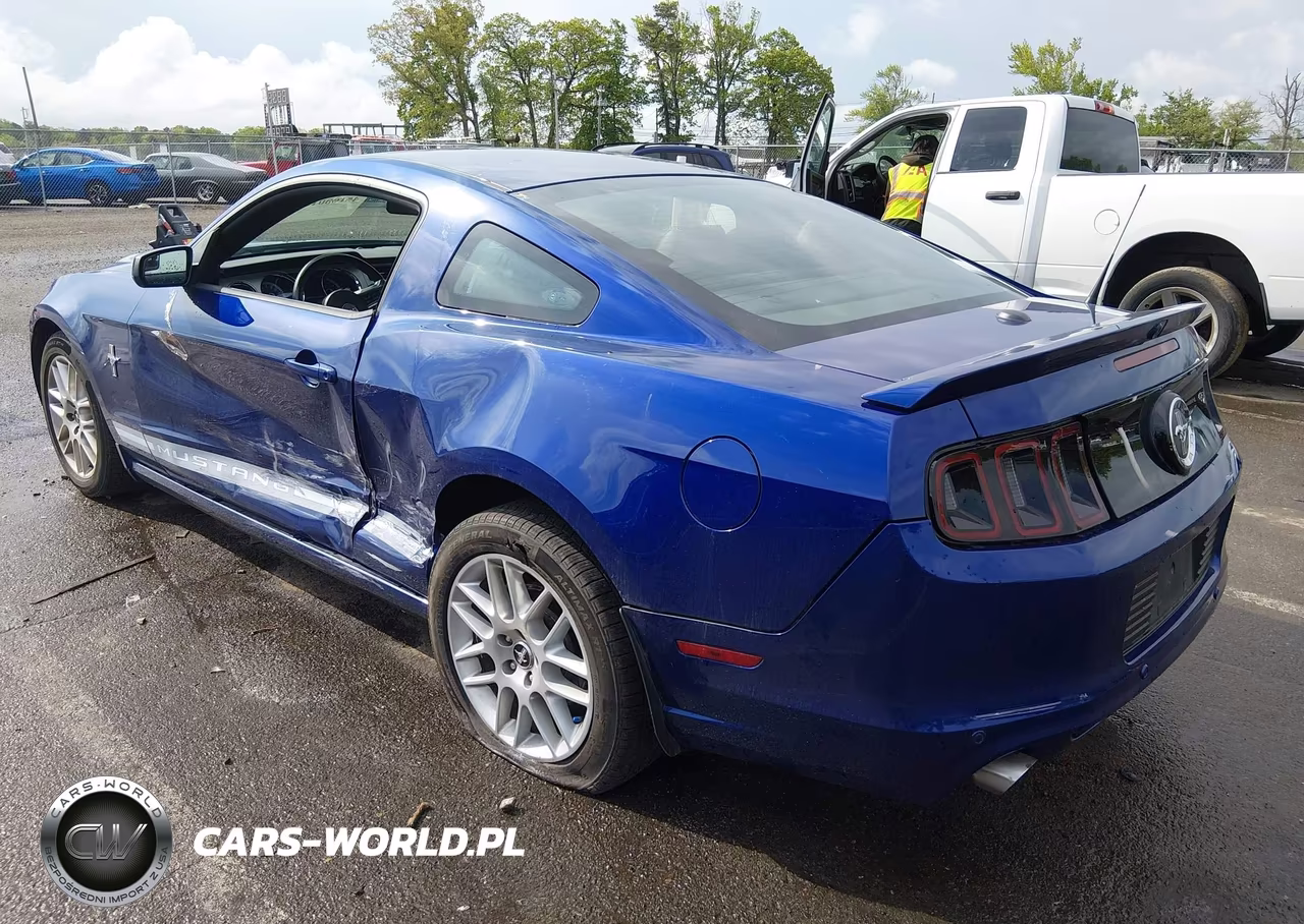 2013 Ford Mustang V6 Premium VIN:1ZVBP8AM3D5261746 - 3