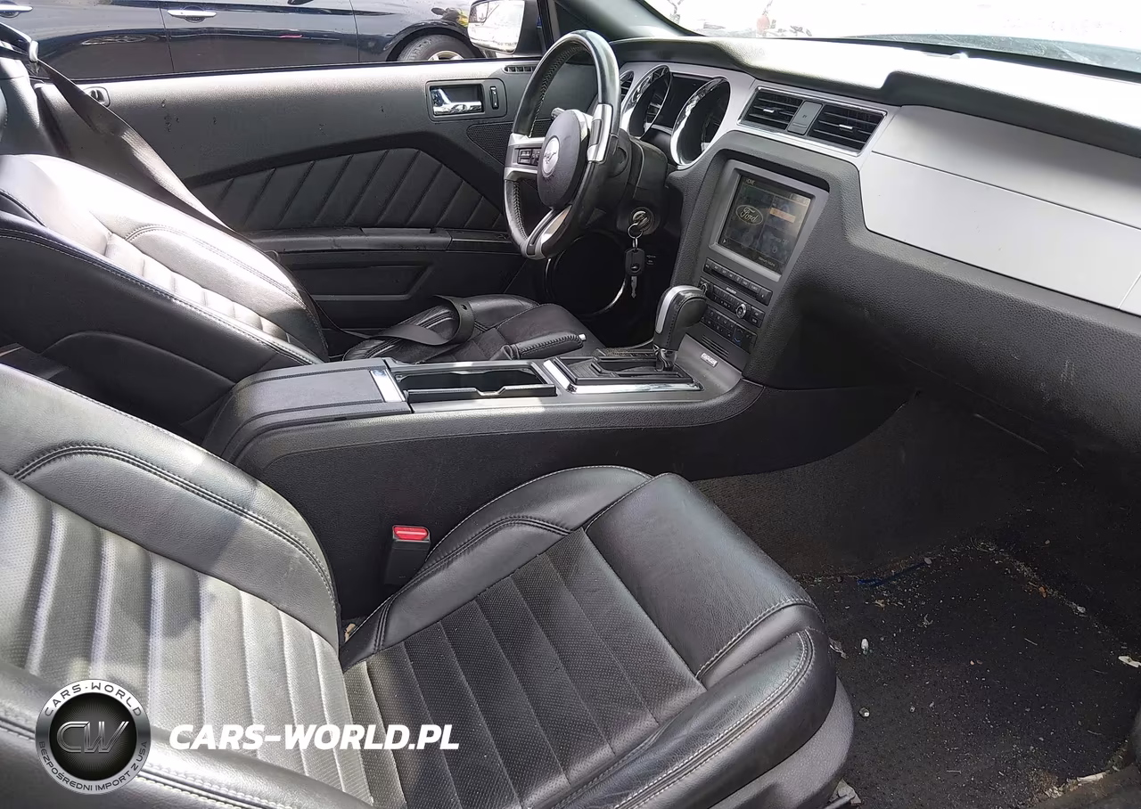2013 Ford Mustang V6 Premium VIN:1ZVBP8AM3D5261746 - 5