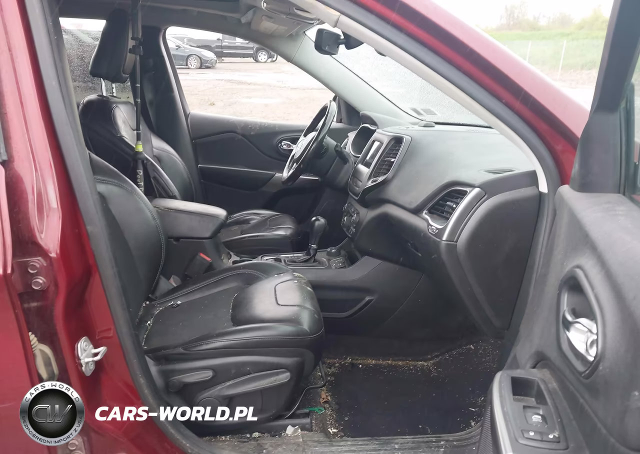 2019 Jeep Cherokee Latitude Plus 4X4 VIN:1C4PJMLB9KD108208 - 5