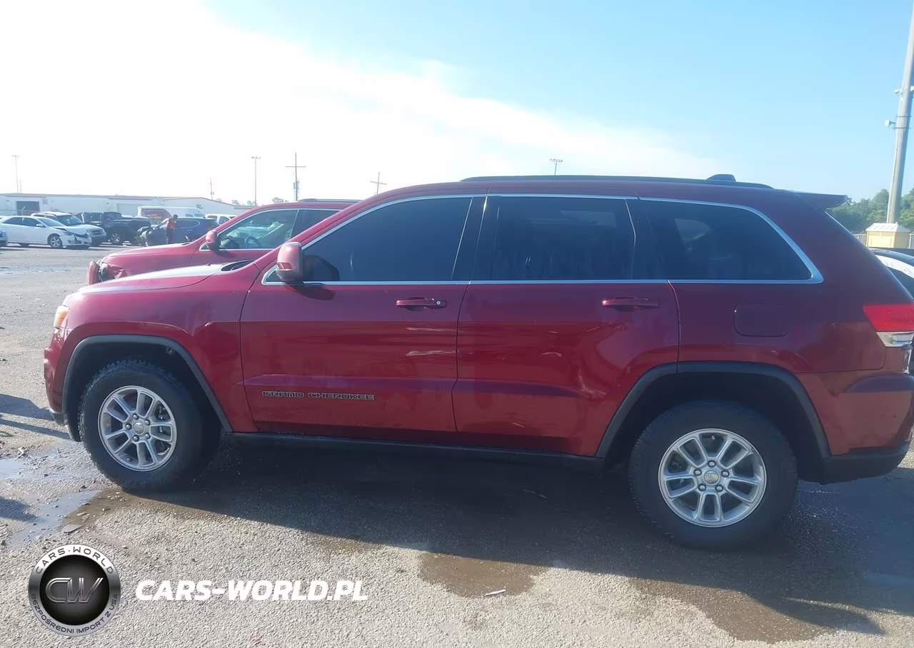 2018 Jeep Grand Cherokee Laredo 4X2 VIN:1C4RJEAGXJC300514 - 14