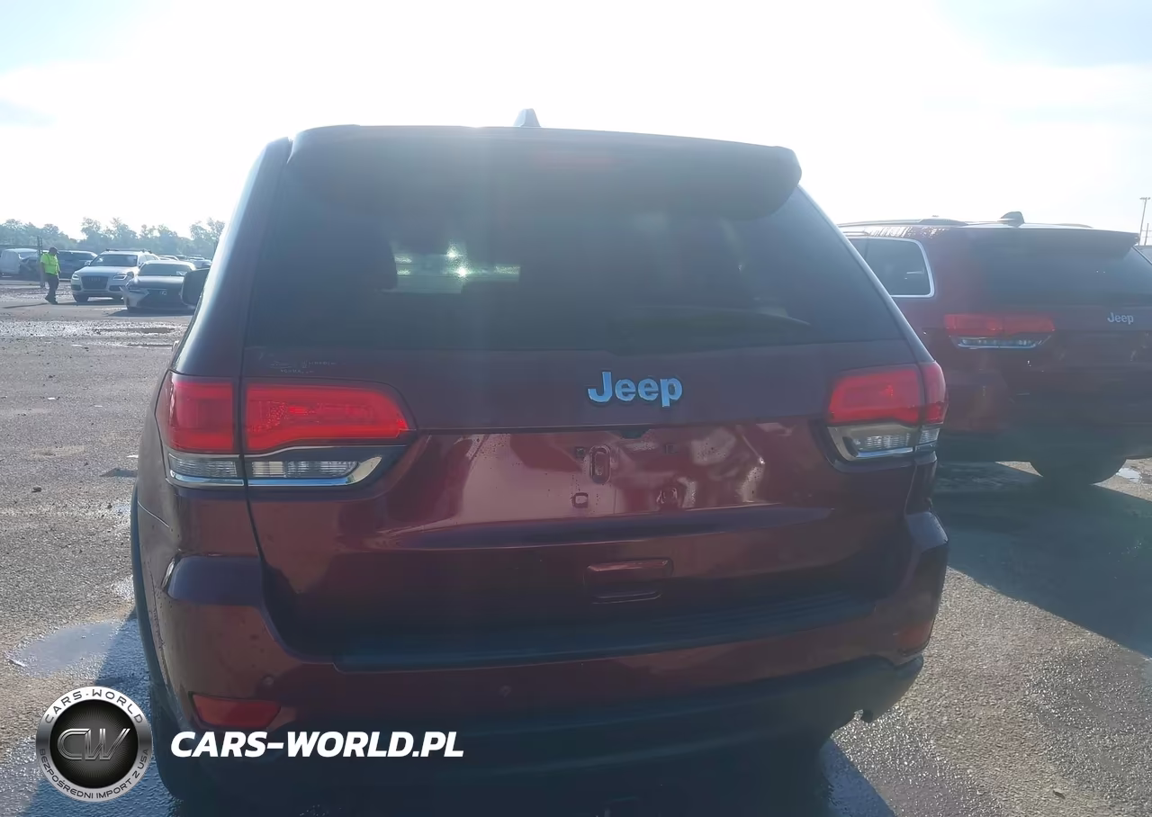 2018 Jeep Grand Cherokee Laredo 4X2 VIN:1C4RJEAGXJC300514 - 16