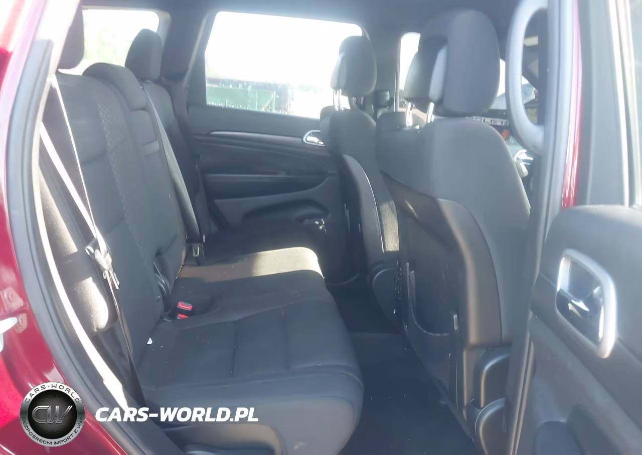 2018 Jeep Grand Cherokee Laredo 4X2 VIN:1C4RJEAGXJC300514 - 8
