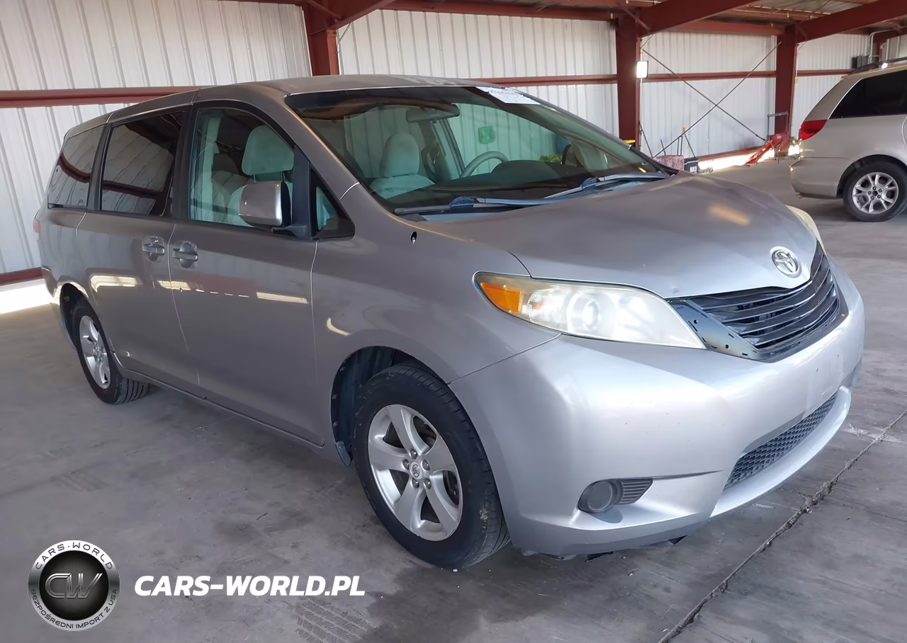 2012 Toyota Sienna Le 8 Passenger