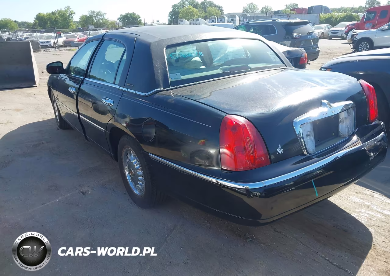 1998 Lincoln Town Car Executive VIN:1LNFM81W3WY614272 - 3