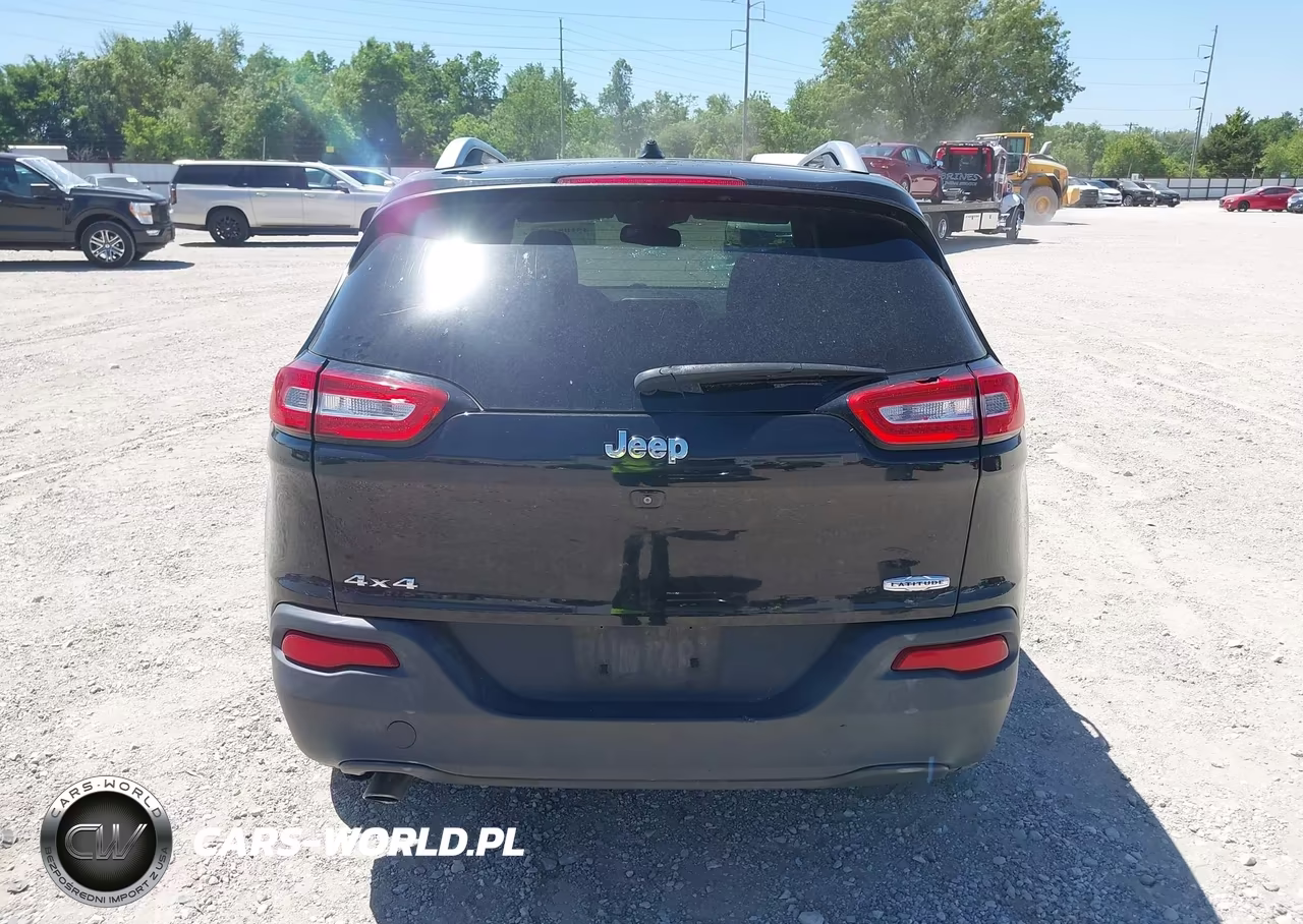 2015 Jeep Cherokee Latitude VIN:1C4PJMCB1FW639610 - 16