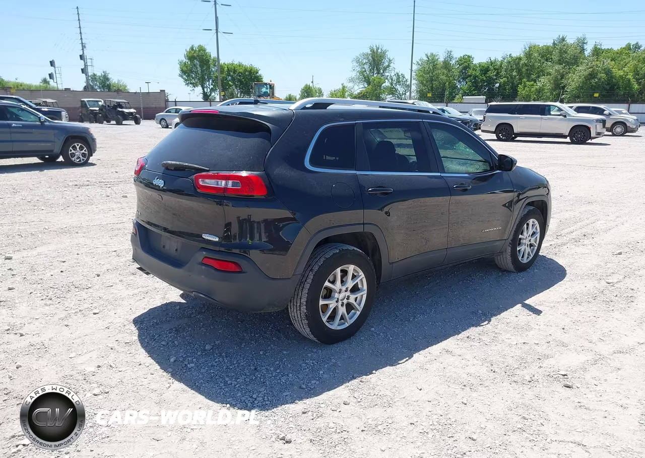 2015 Jeep Cherokee Latitude VIN:1C4PJMCB1FW639610 - 4