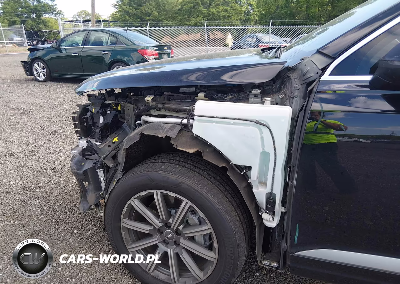2017 Audi Q7 3.0T Premium VIN:WA1VAAF72HD057070 - 6