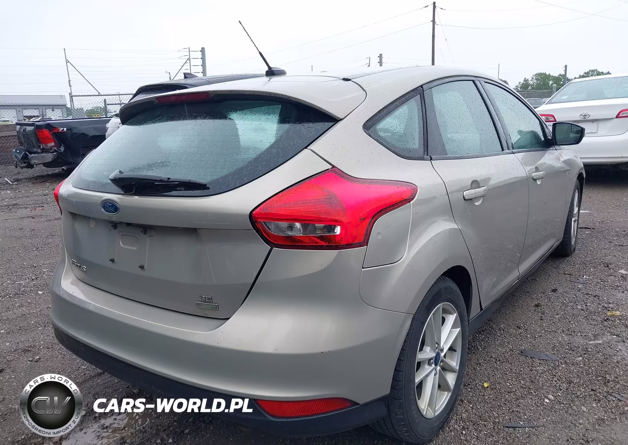 2015 Ford Focus Se VIN:1FADP3KE4FL293972 - 4