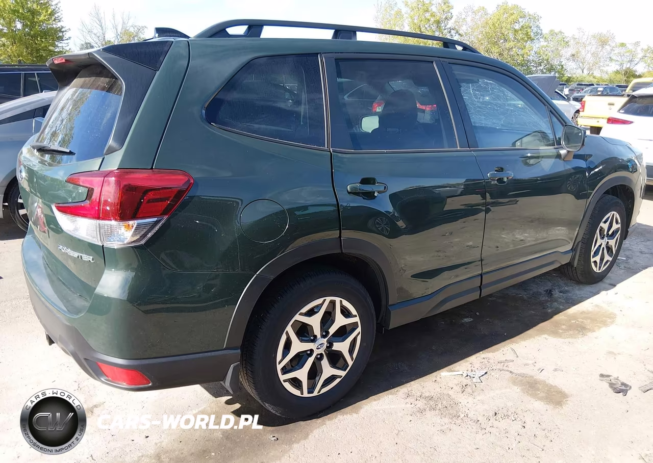 2024 Subaru Forester Premium VIN:JF2SKADC5RH420396 - 4