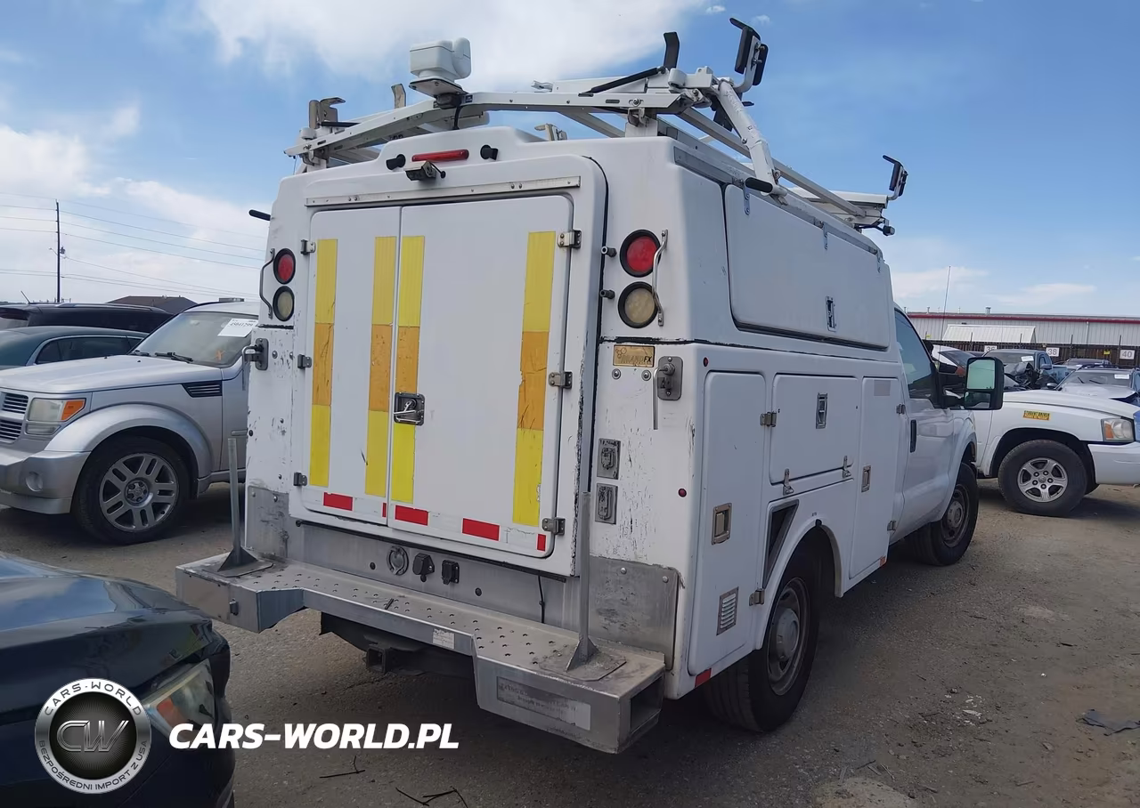 2013 Ford F350 Utility - Service Truck VIN:1FDRF3A63DEB92674 - 4