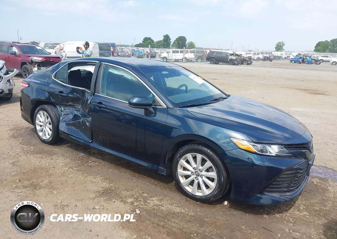 2018 Toyota Camry Le – zdjęcie 1 z 19
