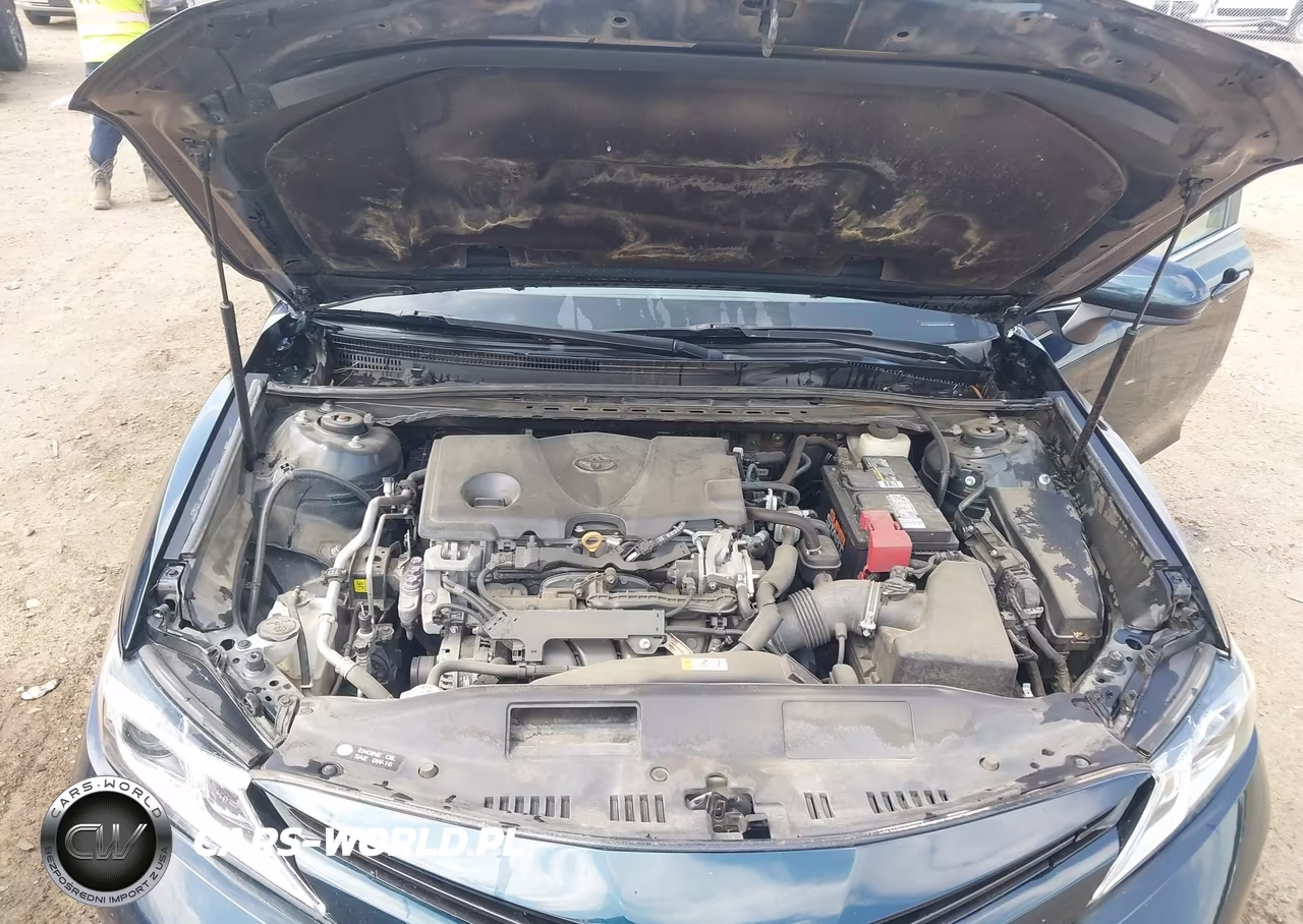 2018 Toyota Camry Le VIN:4T1B11HK6JU581351 - 10
