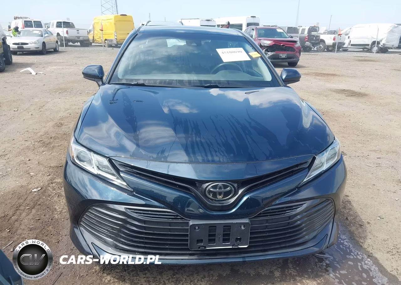 2018 Toyota Camry Le VIN:4T1B11HK6JU581351 - 12