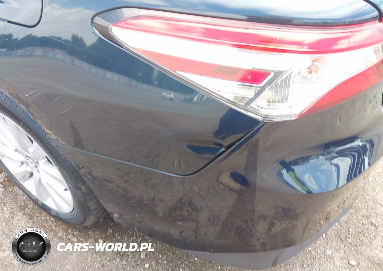 2018 Toyota Camry Le VIN:4T1B11HK6JU581351 - 18