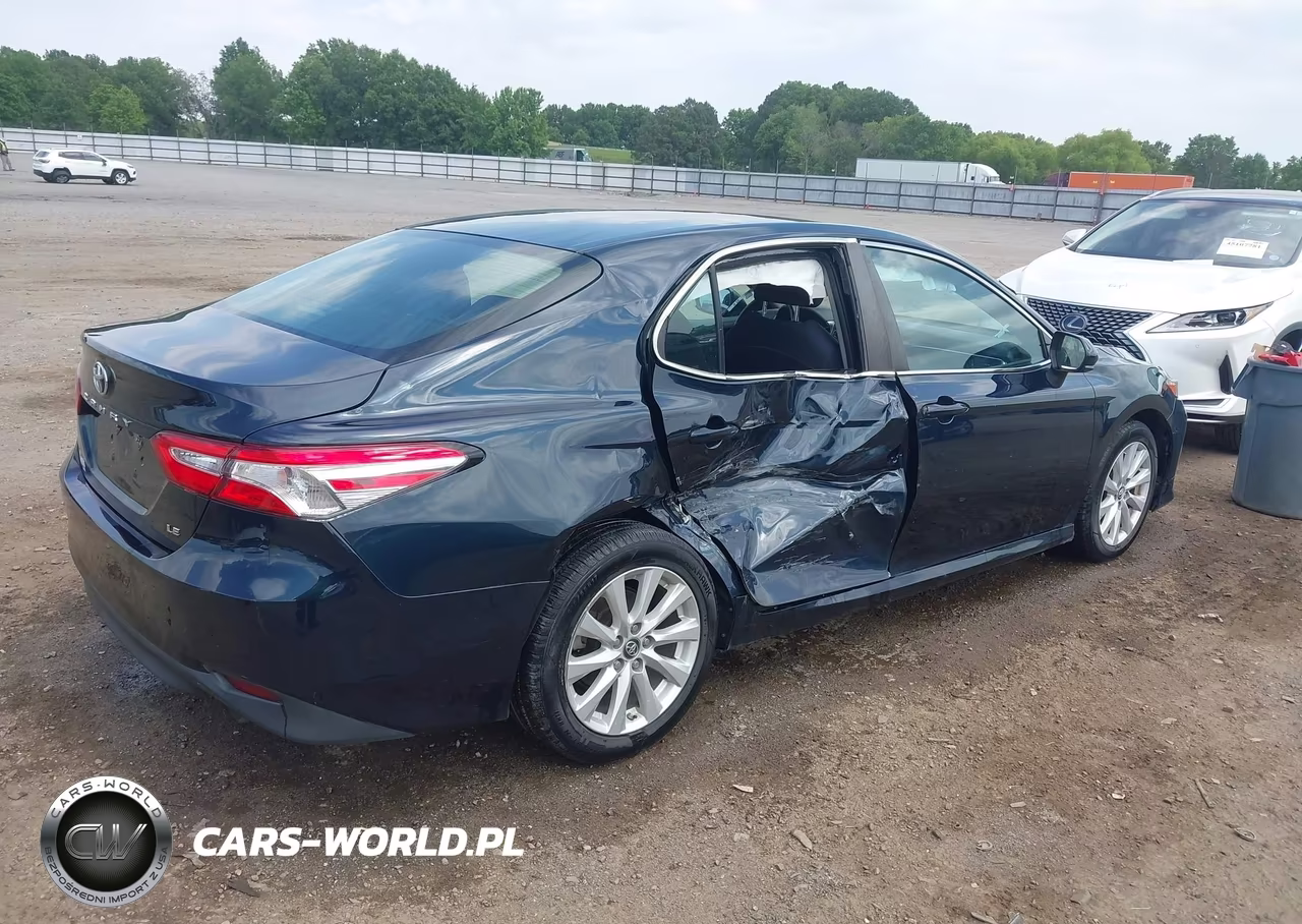 2018 Toyota Camry Le VIN:4T1B11HK6JU581351 - 4