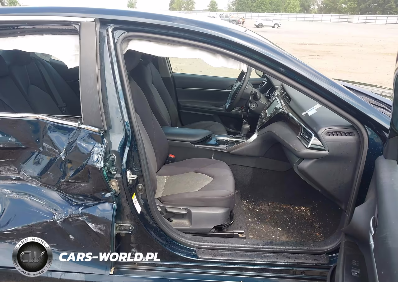 2018 Toyota Camry Le VIN:4T1B11HK6JU581351 - 5