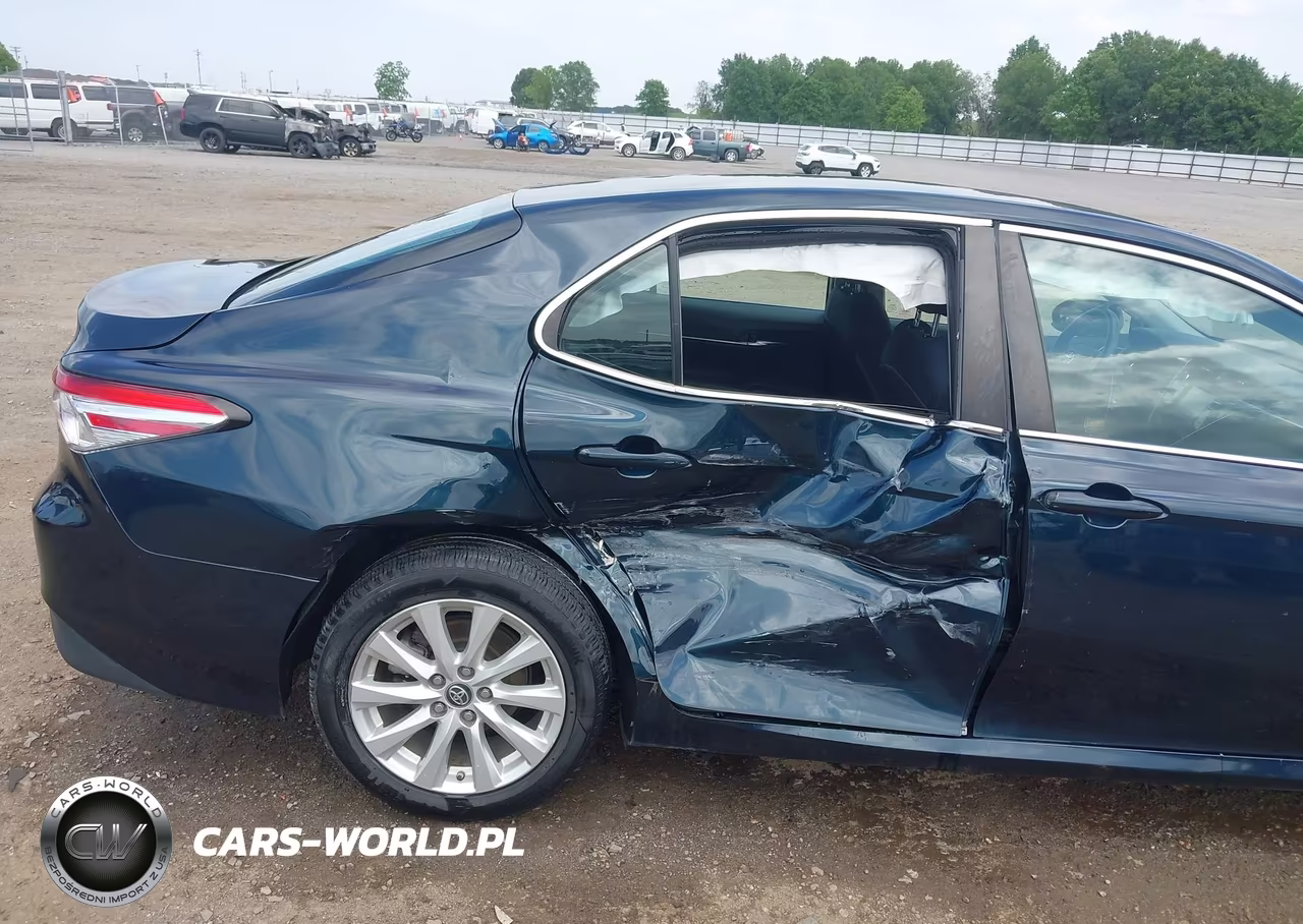 2018 Toyota Camry Le VIN:4T1B11HK6JU581351 - 6